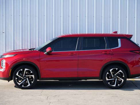 Used 2022 Mitsubishi Outlander SE image 45