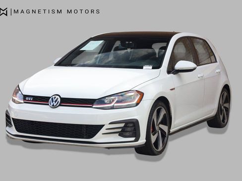 Used 2018 Volkswagen Golf 4-Door FWD image 5
