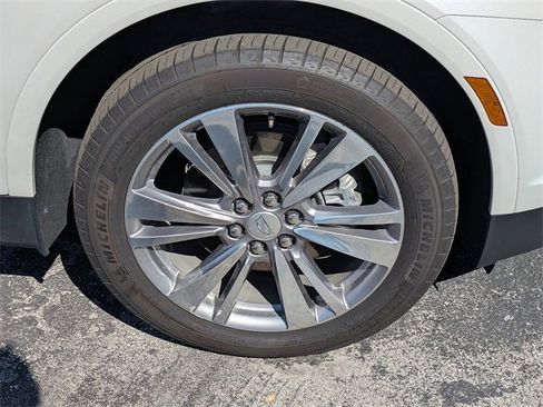 Certified 2025 Cadillac XT5 Premium Luxury image 11