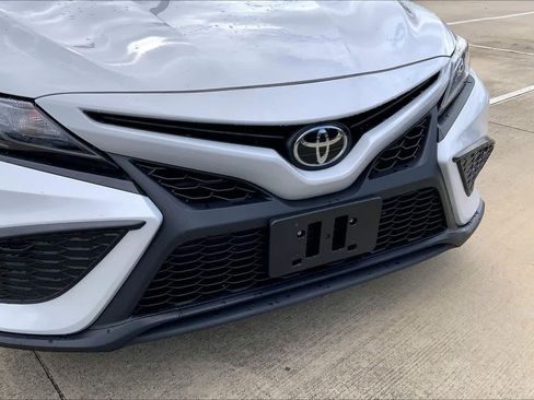 Used 2024 Toyota Camry SE image 31