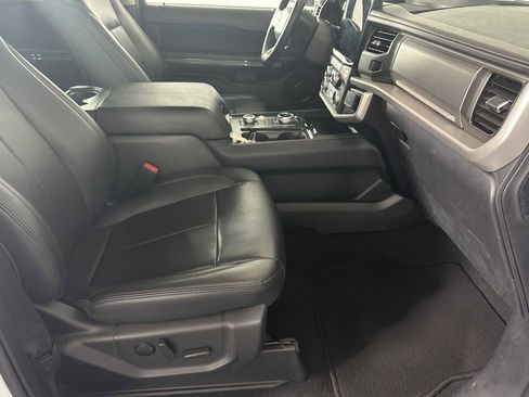 Used 2024 Ford Expedition Max XLT image 13