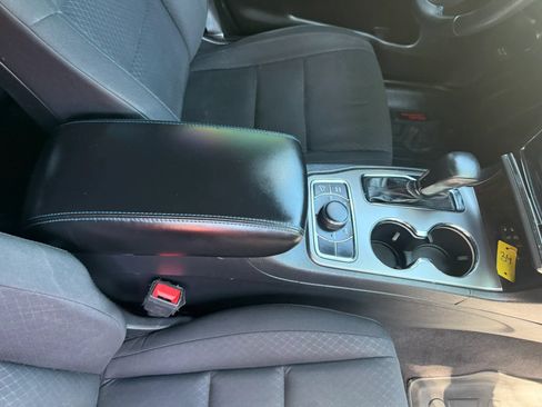 Used 2019 Jeep Grand Cherokee Laredo AWD/4WD image 19