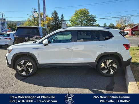 Certified 2023 Volkswagen Taos SE image 23