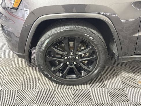 Used 2021 Jeep Grand Cherokee Laredo X image 12