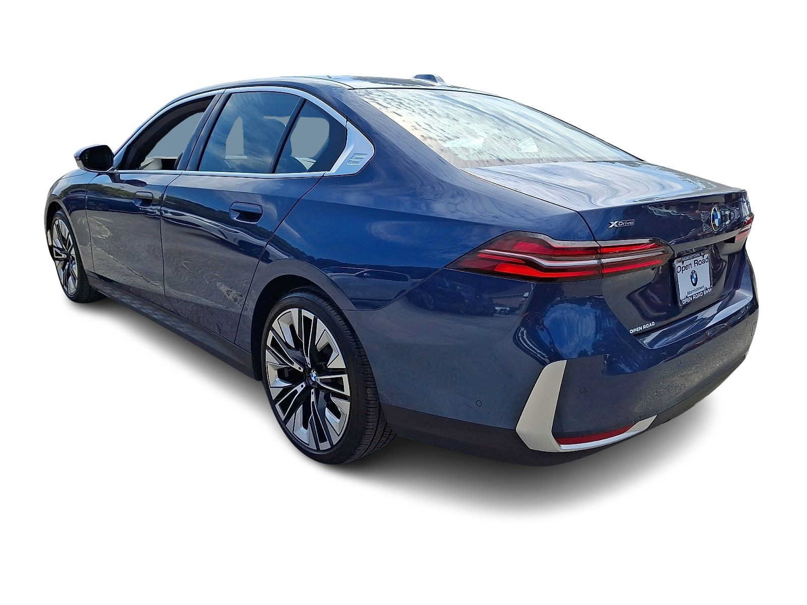 Used 2026 BMW 530i xDrive w/ Premium Package AWD/4WD image 4