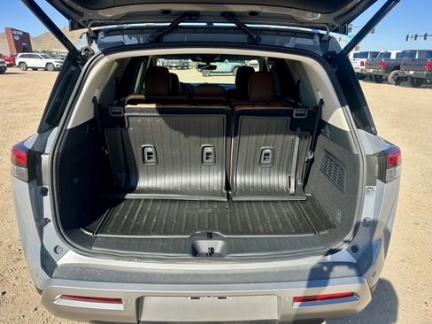 Used 2025 Nissan Pathfinder Platinum w/ Cargo Package FWD image 20