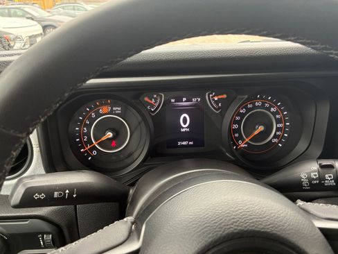Used 2025 Jeep Wrangler Unlimited Sport AWD/4WD image 39