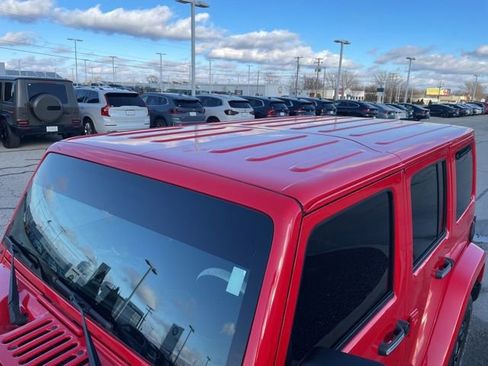 Used 2015 Jeep Wrangler Unlimited Sahara w/ Connectivity Group image 6