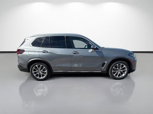 Used 2026 BMW X5 xDrive40i w/ Parking Assistance Package AWD/4WD image 2