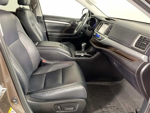 Used 2018 Toyota Highlander XLE w/ Protection Package #3 image 11
