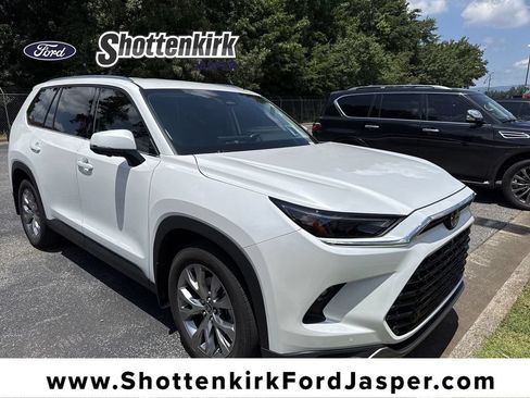 Used 2024 Toyota Grand Highlander FWD image 1