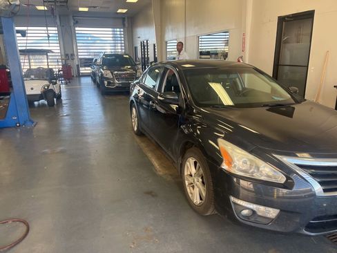 Used 2015 Nissan Altima 2.5 SL w/ Technology Package FWD image 1