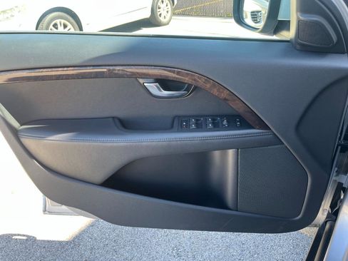 Used 2016 Volvo XC70 T5 Premier w/ Proximity Package AWD/4WD image 22