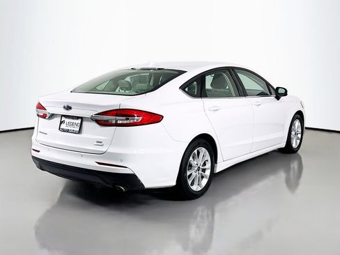 Used 2019 Ford Fusion SE FWD image 4