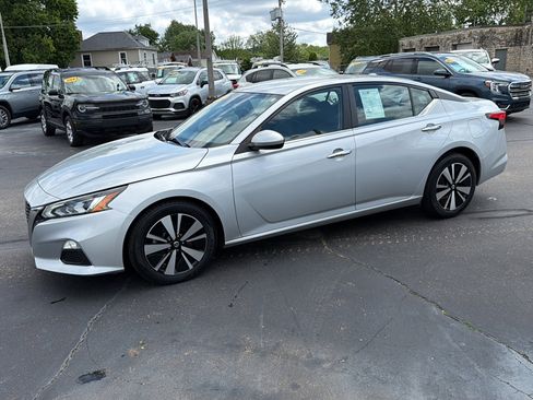 Used 2022 Nissan Altima 2.5 SV FWD image 4