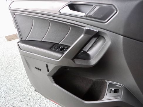 Used 2023 Volkswagen Tiguan SE FWD image 22