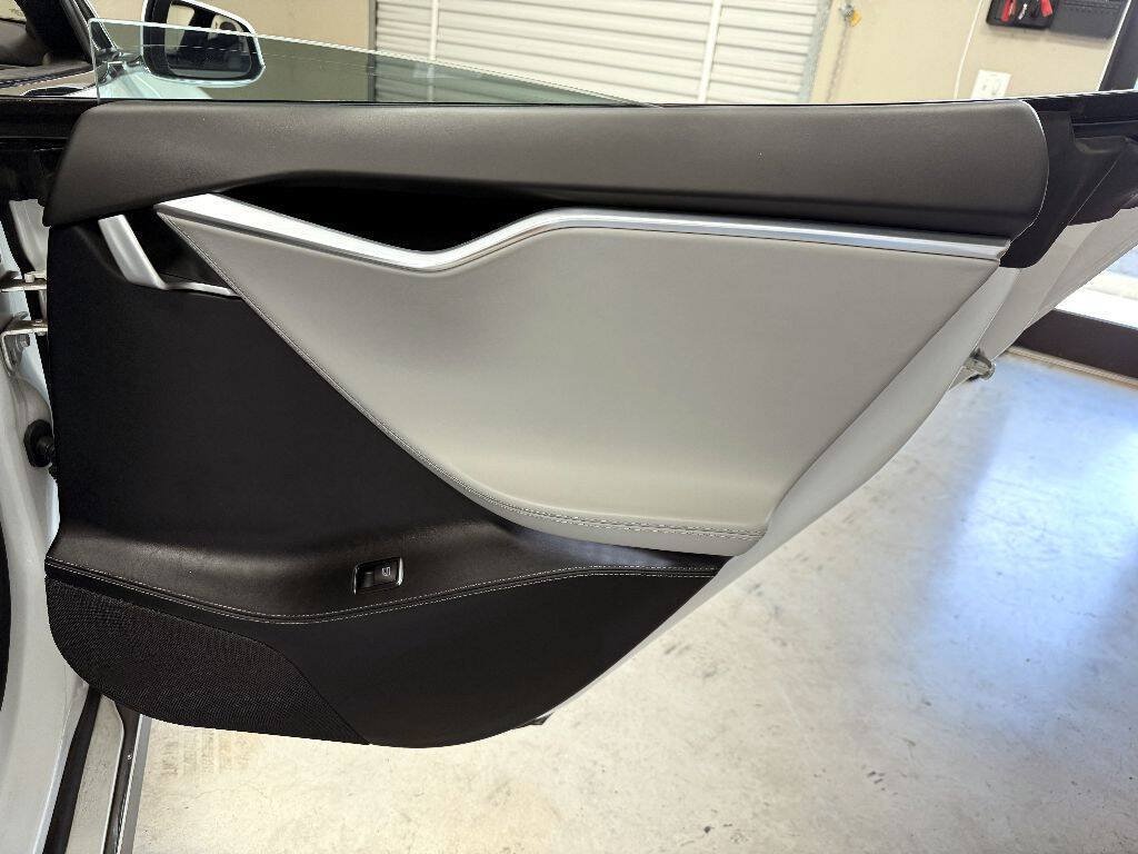 Used 2016 Tesla Model S 85 RWD image 13
