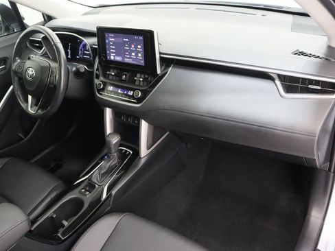 Used 2023 Toyota Corolla Cross XLE w/ Convenience Package FWD image 39