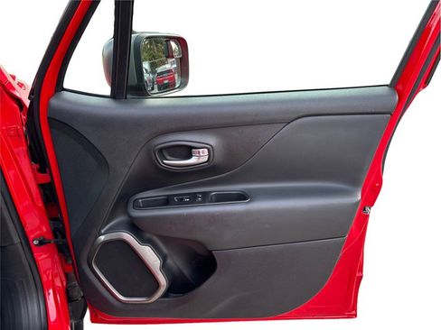 Used 2021 Jeep Renegade Limited image 39