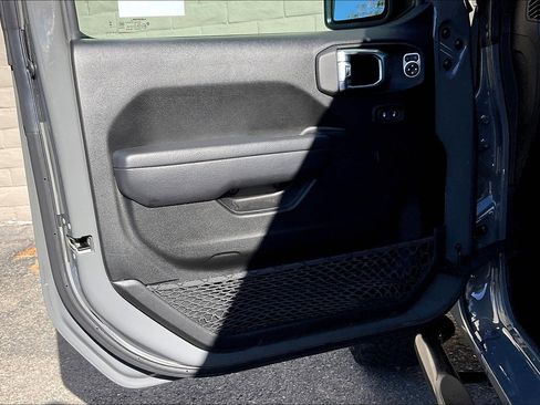 Used 2023 Jeep Wrangler Unlimited Rubicon image 21