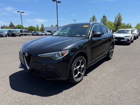 Used 2018 Alfa Romeo Stelvio AWD image 3