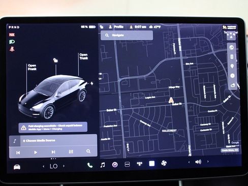 Used 2021 Tesla Model Y Long Range image 27