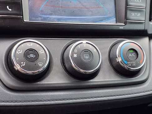 Used 2018 Toyota RAV4 LE image 8