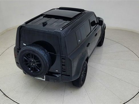 Used 2024 Land Rover Defender 110 S image 82