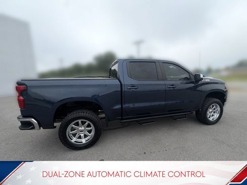 Used 2022 Chevrolet Silverado 1500 LT w/ Z71 Off-Road Package AWD/4WD image 5