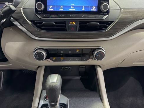 Used 2025 Nissan Altima 2.5 SV FWD image 22