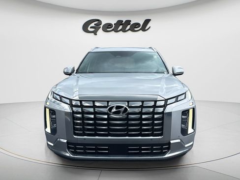 Used 2023 Hyundai Palisade Calligraphy w/ Winter Package FWD image 2