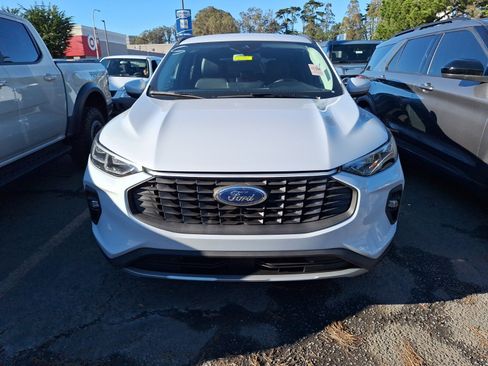 Used 2025 Ford Escape Platinum image 2