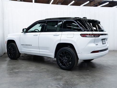 New 2026 Jeep Grand Cherokee Summit AWD/4WD image 4