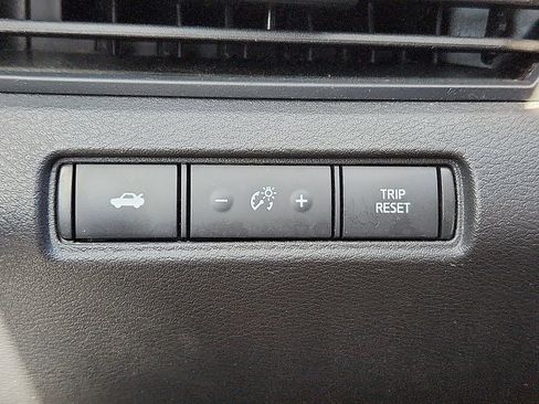 Used 2025 Nissan Altima 2.5 SV FWD image 21