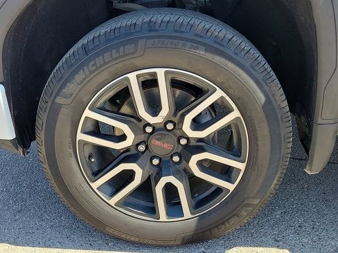 Used 2021 GMC Sierra 1500 AT4 w/ AT4 Preferred Package AWD/4WD image 17