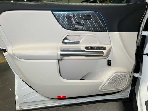 Certified 2025 Mercedes-Benz GLA 250 4MATIC image 19