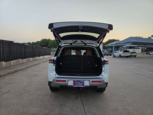 Used 2022 Nissan Pathfinder Platinum w/ Cargo Package image 6