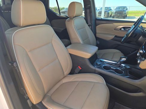 Used 2023 Chevrolet Traverse Premier AWD/4WD image 26