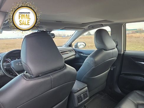 Used 2018 Toyota Camry XLE image 27