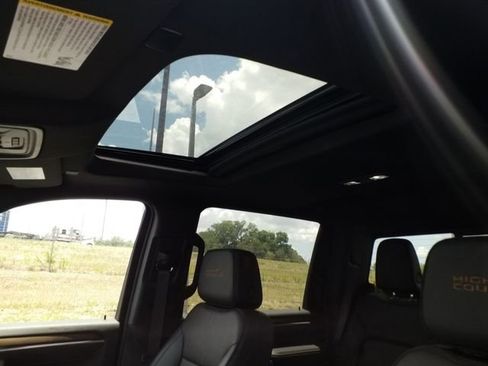 Used 2025 Chevrolet Silverado 3500 High Country w/ High Country Premium Package AWD/4WD image 14