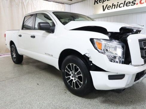 Used 2024 Nissan Titan SV AWD/4WD image 5