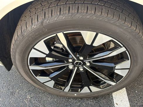 New 2026 Volvo XC60 B5 Plus w/ Protection Package Premier AWD/4WD image 34
