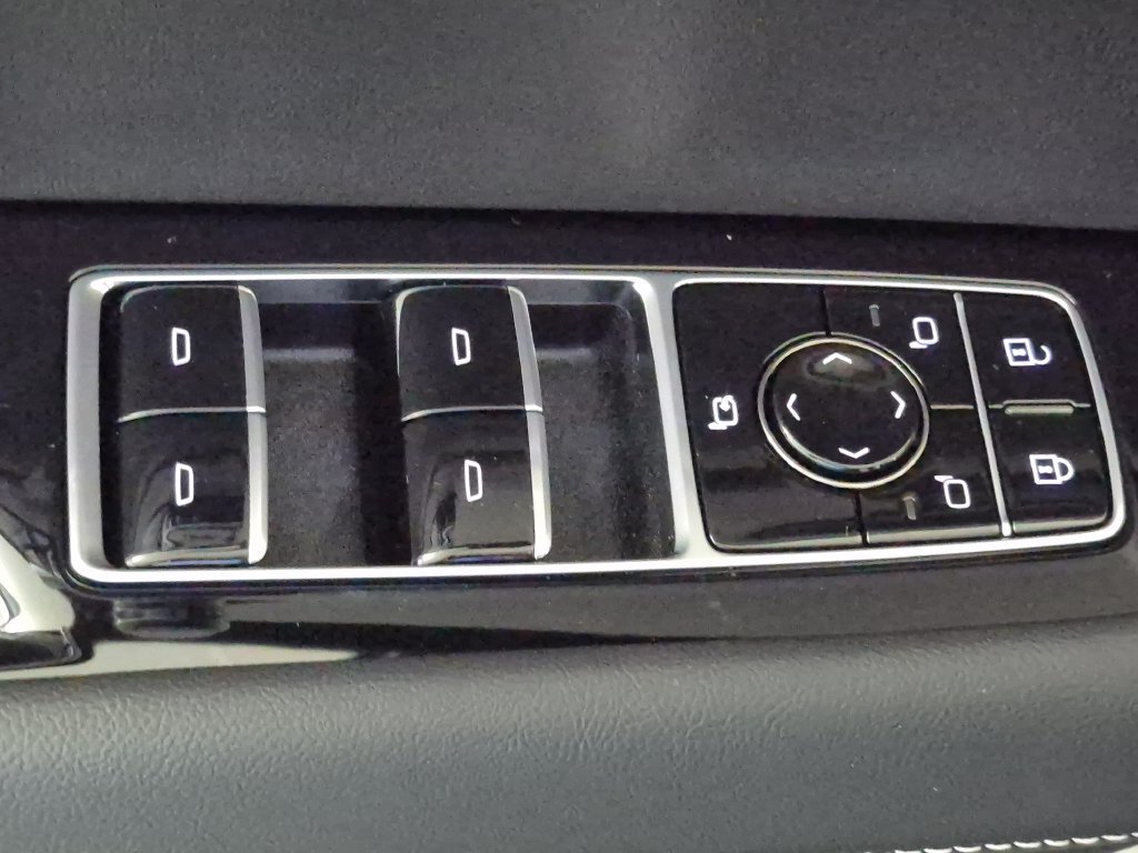 New 2027 Cadillac Vistiq Sport w/ LPO, Floor Liner Package AWD/4WD image 16