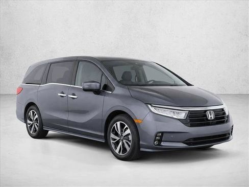 Used 2024 Honda Odyssey Touring image 3