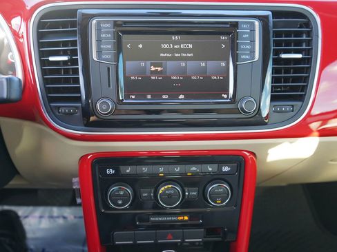 Used 2019 Volkswagen Beetle 2.0T SE FWD image 11