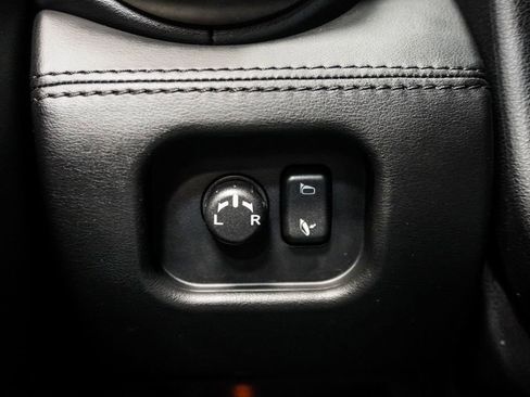 Used 2017 Nissan GT-R Premium AWD/4WD image 28