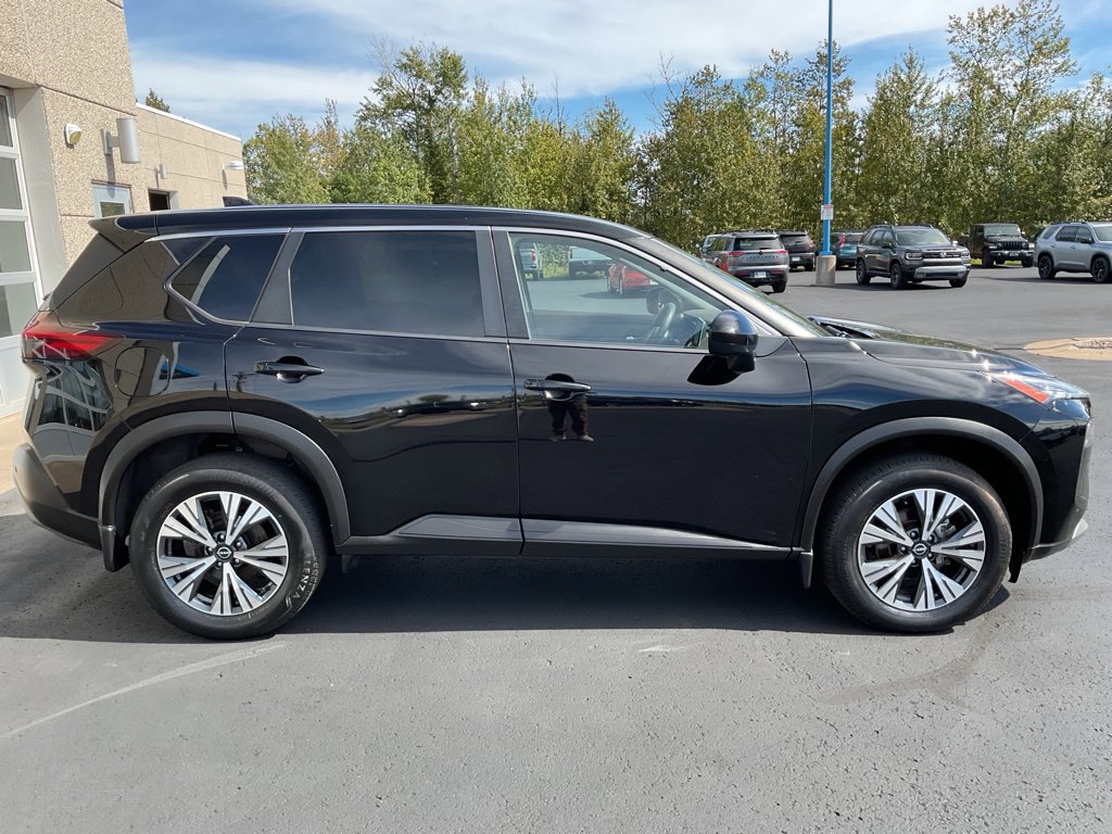 Used 2023 Nissan Rogue SV AWD/4WD image 4