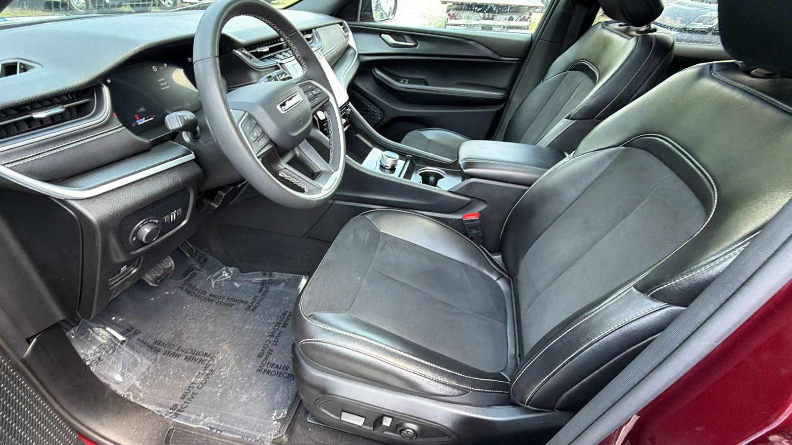Certified 2025 Jeep Grand Cherokee Altitude AWD/4WD image 16
