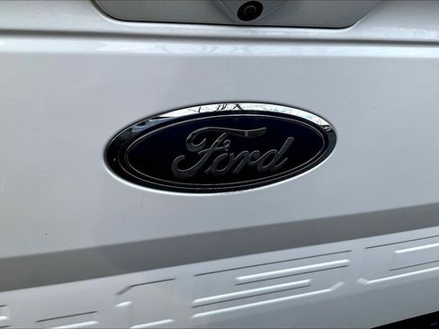 Used 2019 Ford F150 Lariat w/ Equipment Group 502A Luxury image 16