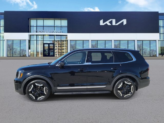 Used 2024 Kia Telluride EX w/ EX Captain's Chair Package FWD image 4